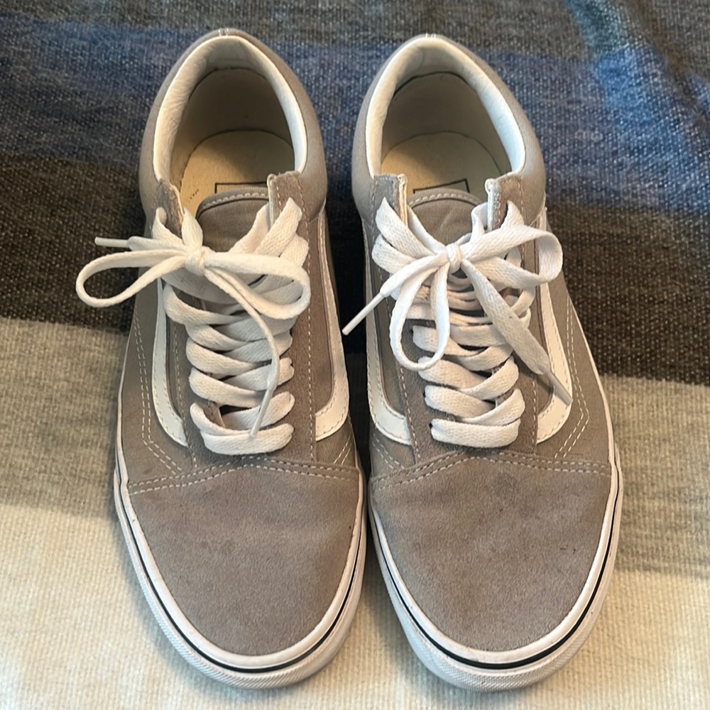 Vans old skool sneakers. Size 8
